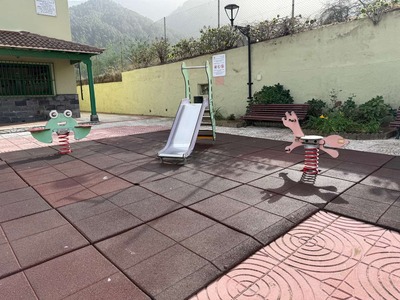 Parque infantil Aguamansa, frente AAVV