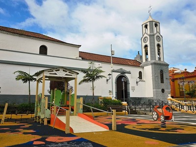 Parque infantil de la Plaza de la Iglesia de La Perdoma